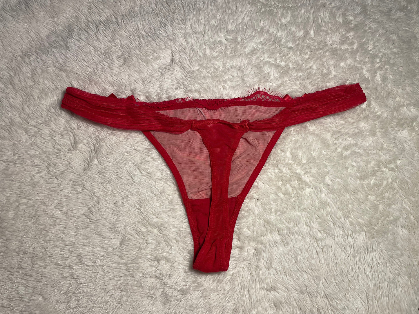 Roter getragener Tanga