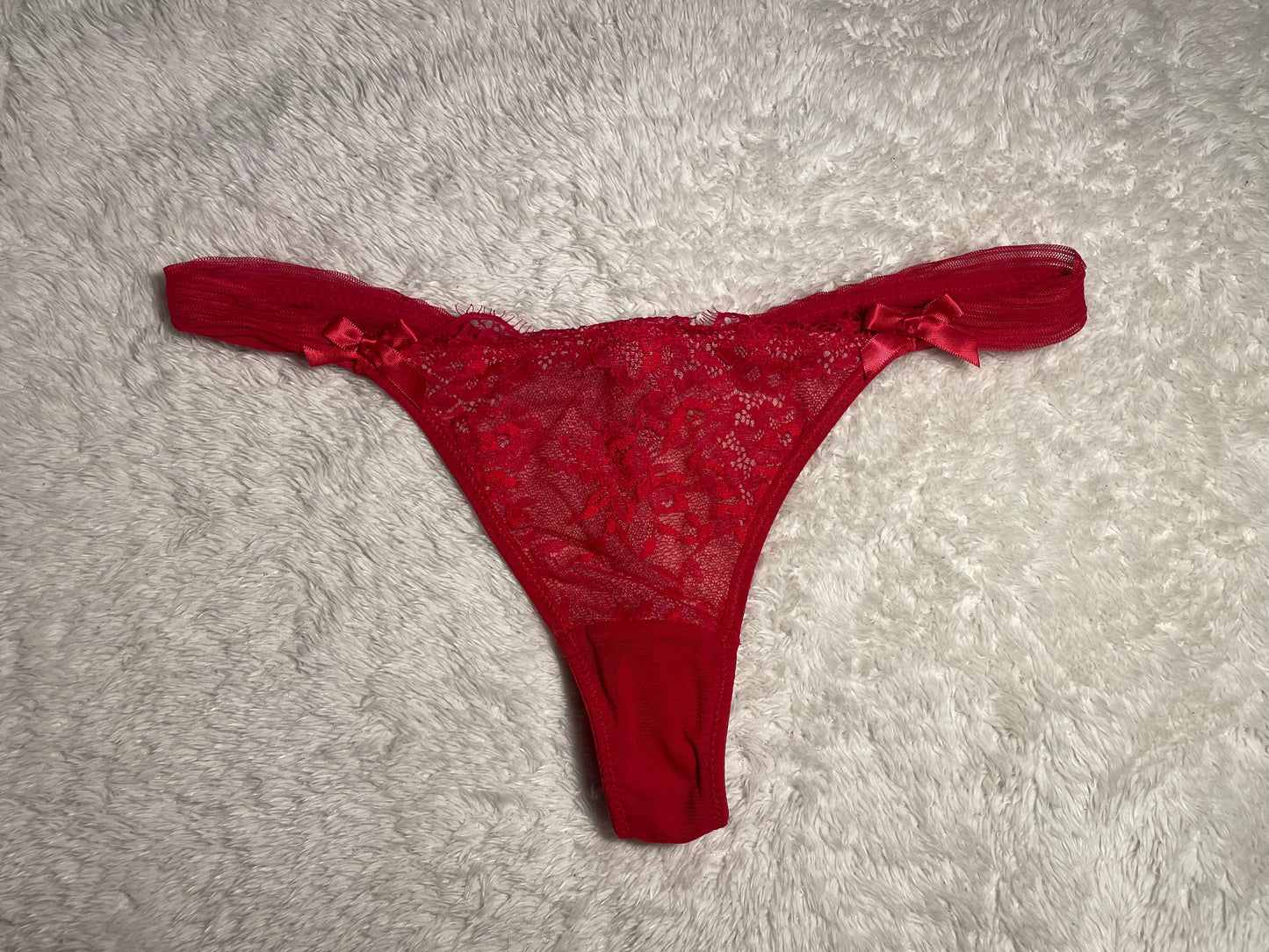 Roter getragener Tanga