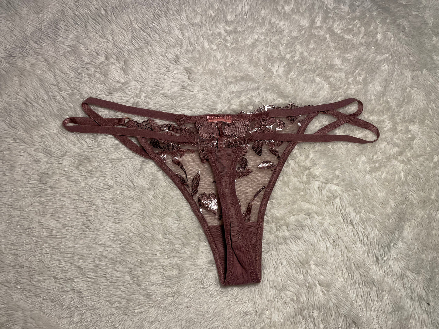 Lila Slip mit Bändchen - Slipsgetragen.de