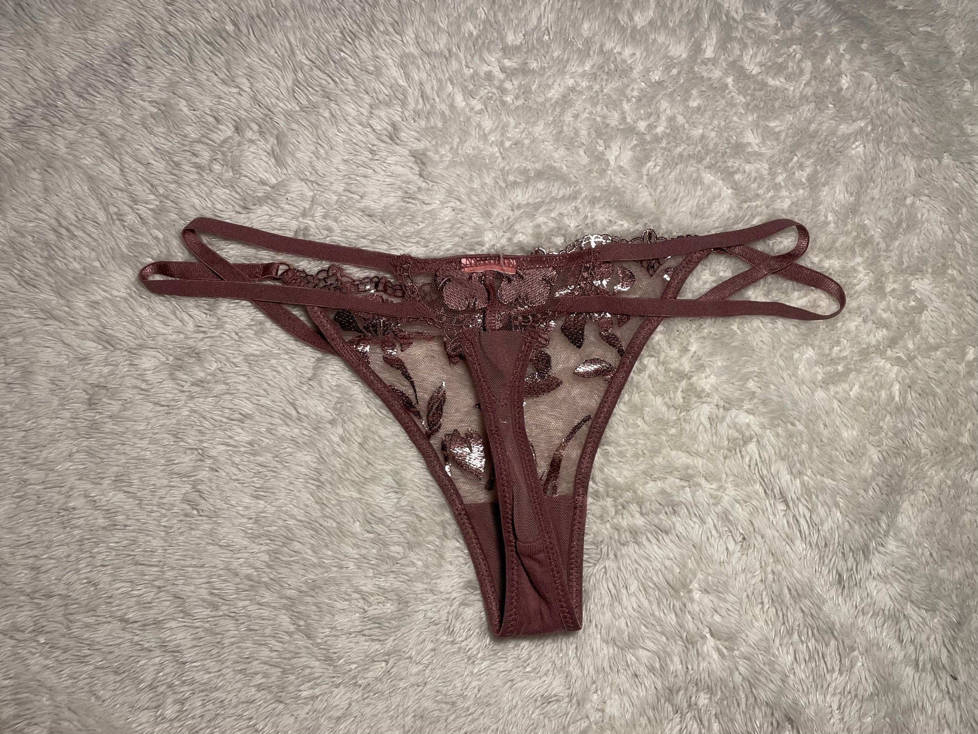 Lila Slip mit Bändchen - Slipsgetragen.de