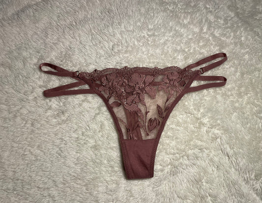 Lila Slip mit Bändchen - Slipsgetragen.de