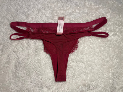 Roter Spitzenslip