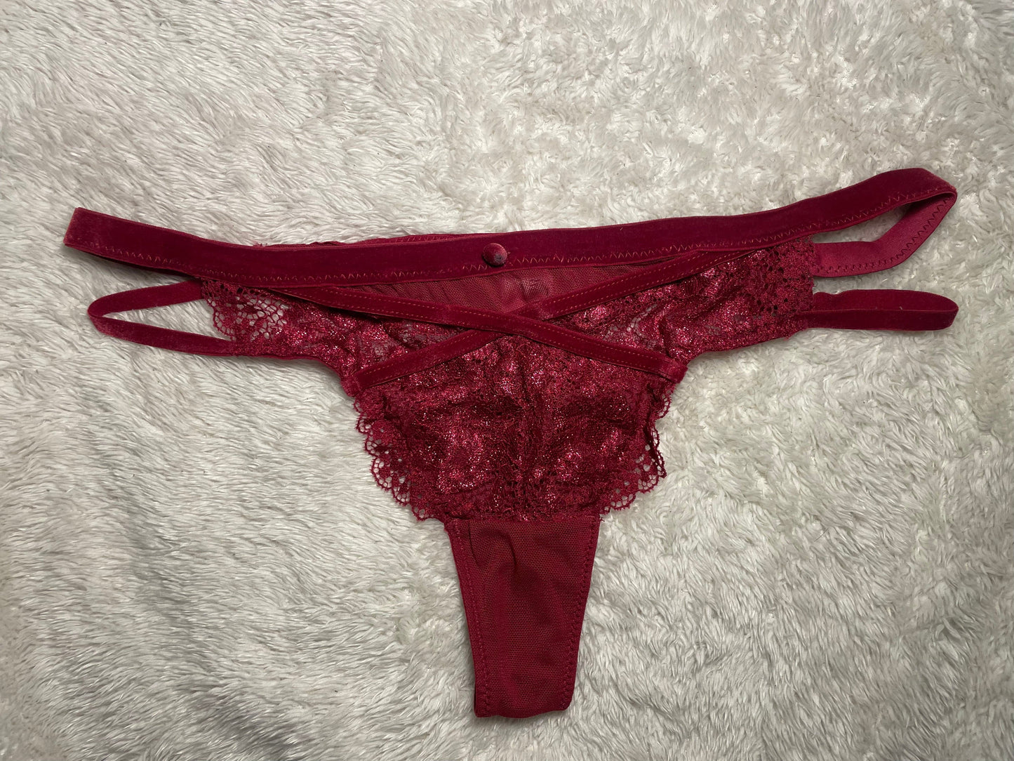 Roter Spitzenslip